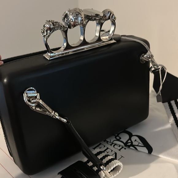 New authentic Alexander McQueen bag - Picture 7 of 11